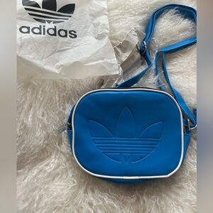 BNWT Adidas classic adicolor “leather” rare Blue Trefoil Crossbody women’s bag!